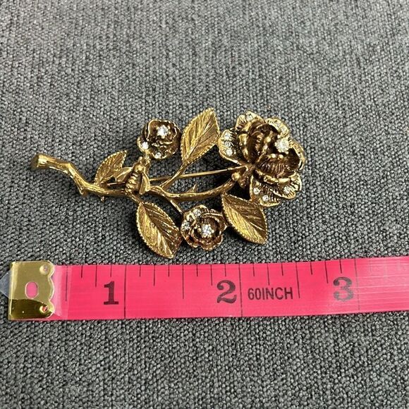 Gorgeous Set of Signed Goldette Brooch and Earrings Antique Gold - Picture 6 of 8
